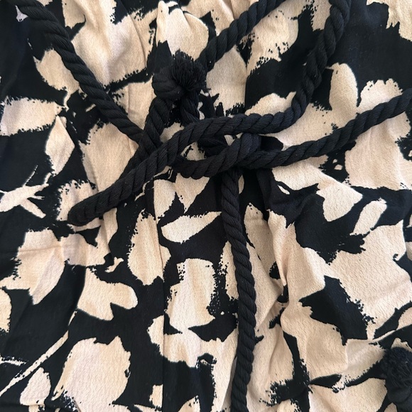 Evereve Romper - Picture 3 of 7